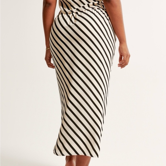 Faux silk maxi skirt - Picture 5 of 6